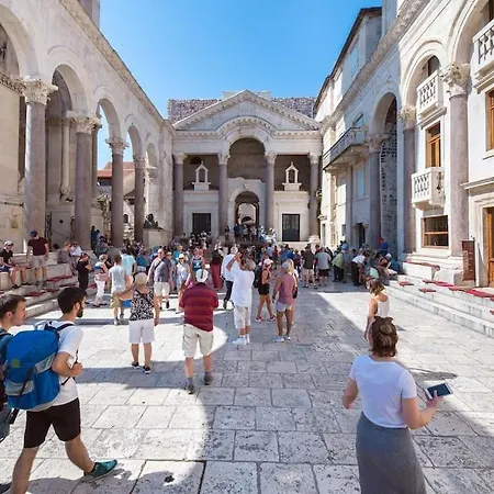 Modern In Split, 8min From Beach Apartamento